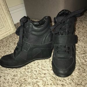 Black heeled sneakers